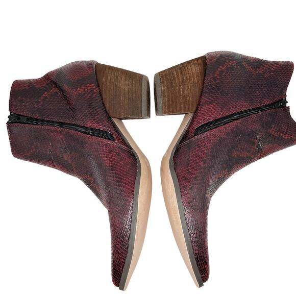 Coconuts by Matisse Spade Ankle Boots Booties Burgundy Snakeskin Print Size 7.5 - Picture 4 of 7